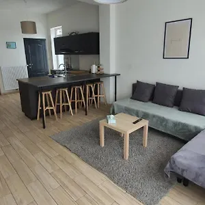 https://jolie-maison-de-ville-a-10-min-du-centre-de-liege.brusselshotelsbook.com